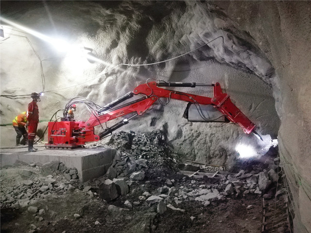 新疆哈密地下矿山又安装一台固定式碎石机