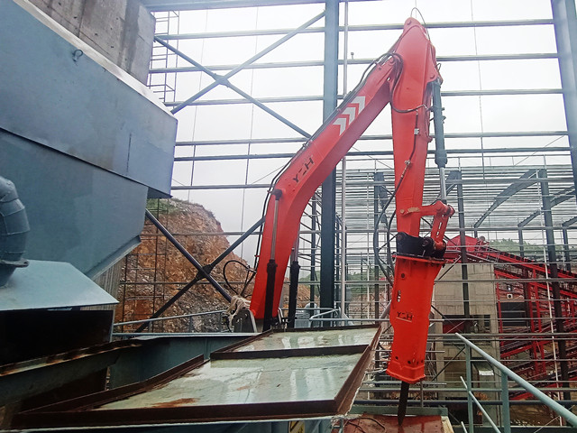 重庆矿业在其新建的破碎生产线再安装一台固定破碎机