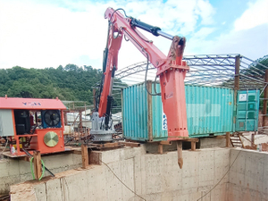 元征行矿石破碎用固定式液压破碎锤