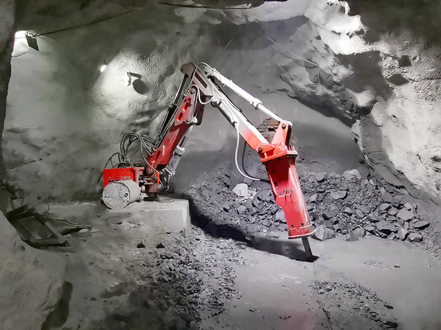 2022年元旦新疆哈密地下矿山又顺利安装一台元征行固定式破碎机
